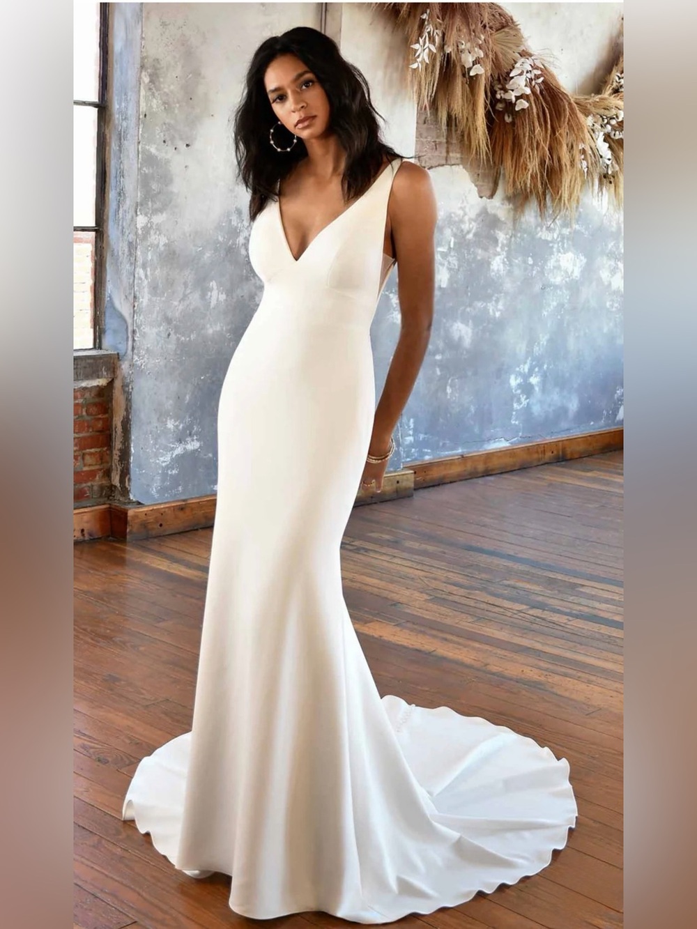 ALL WHO WANDER IONA Elegant White V-Neck Wedding Gown